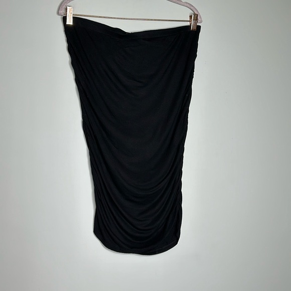 Elegant Black Ruched Skirt - Picture 1 of 7